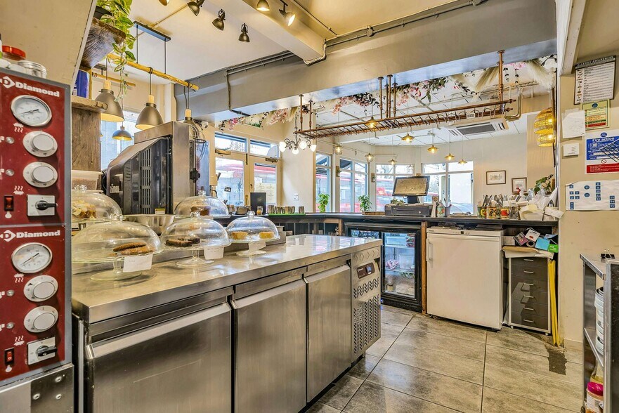 6 Chepstow Rd, London W2 5BH Retail for Rent UK