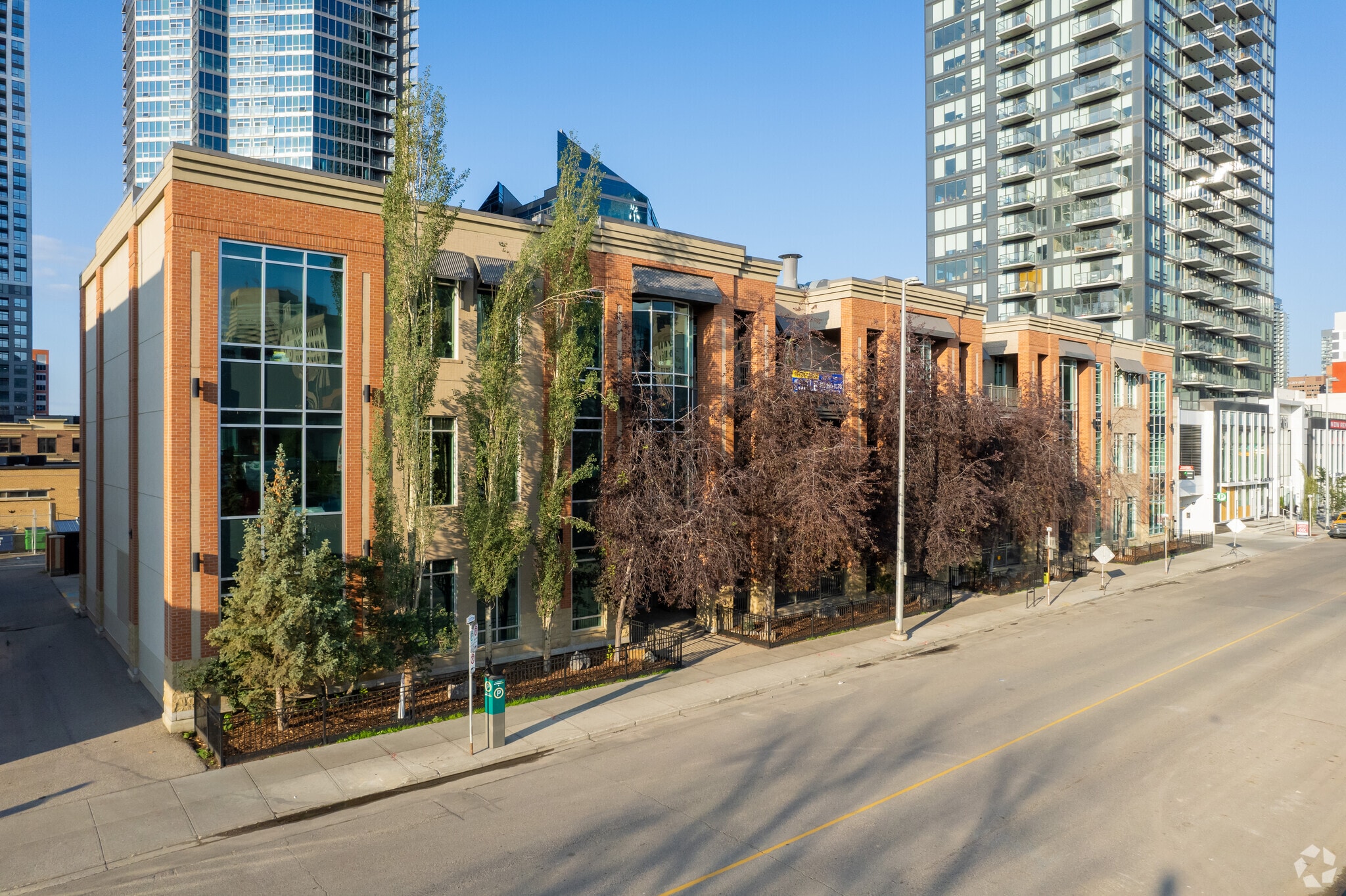 221 10th Ave SE, Calgary, AB for sale Primary Photo- Image 1 of 1