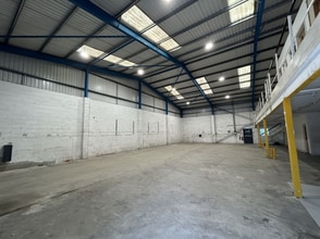 Kingsmill Rd, Saltash to rent Interior Photo- Image 2 of 9