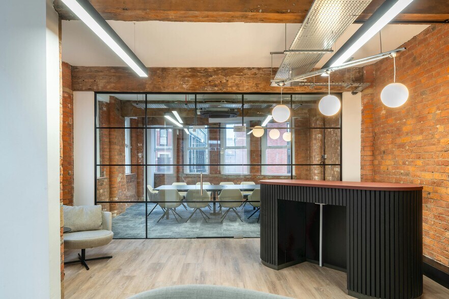 77-88 High St, Manchester to rent - Interior Photo - Image 3 of 10