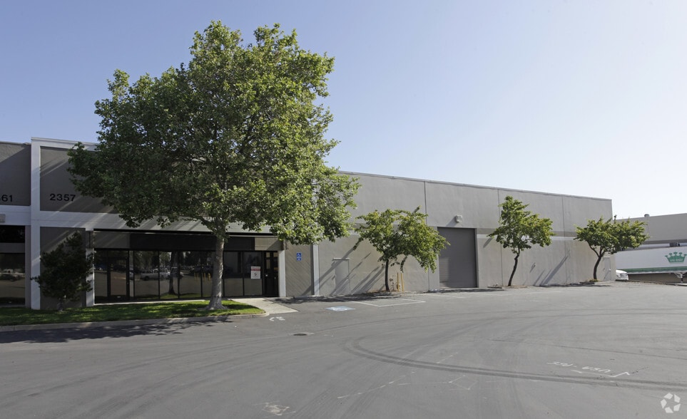 2357 Industrial Pky W, Hayward, CA for rent - Building Photo - Image 1 of 4