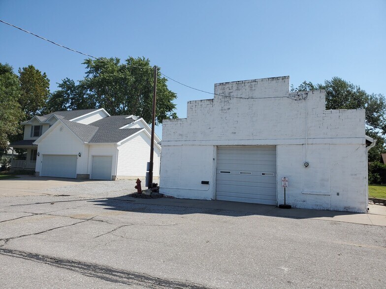 17820 N 2nd St, Davey 68336 UK