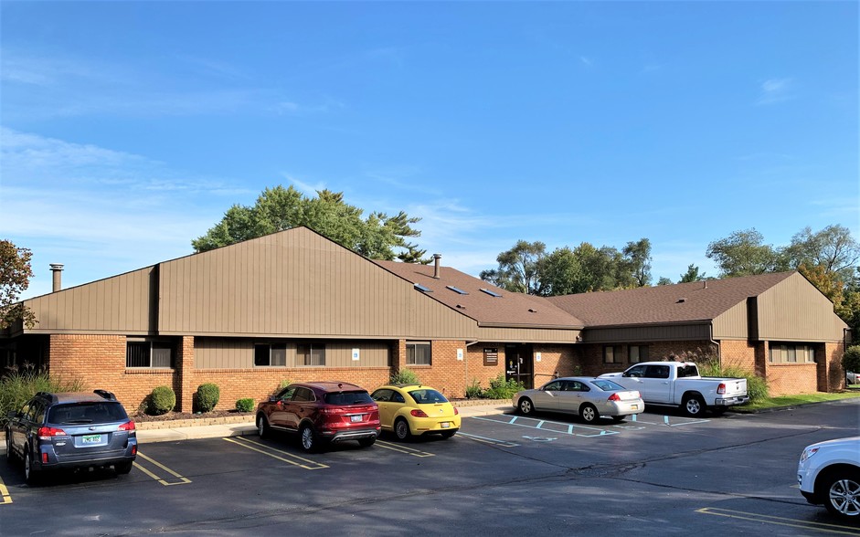 20200-20206 Farmington Rd, Livonia, MI for rent - Building Photo - Image 1 of 6