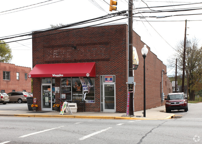 103 E Main St, Wilkesboro, NC for sale - Primary Photo - Image 1 of 1