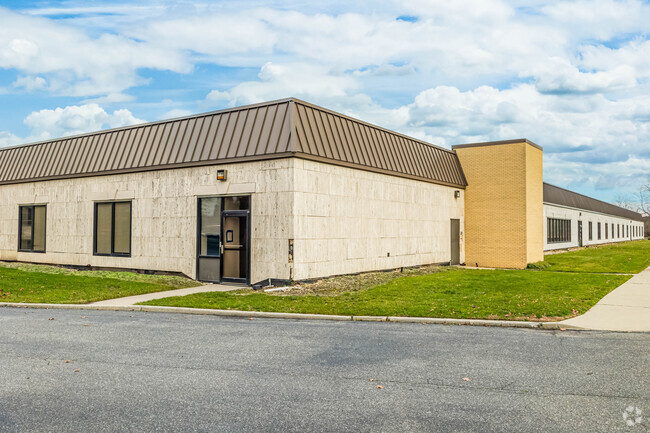 More details for 75 Maxess Rd, Melville, NY - Light Industrial for Rent