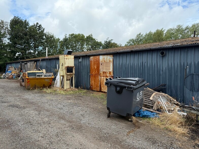 Unit 23B Henfield Rd, Hassocks to rent - Building Photo - Image 2 of 5