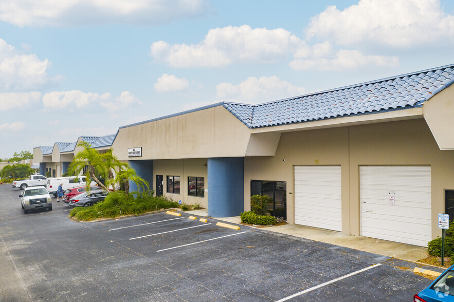 5402-5468 N 56th Commerce Park Blvd, Tampa, FL for rent - Building Photo - Image 3 of 15