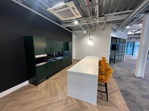 Vaughan Way, Leicester to rent Interior Photo- Image 2 of 10