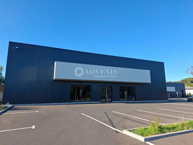 Location Local d'activités 1 240 m²