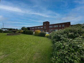 Bristol Rd, Bridgwater to rent Building Photo- Image 1 of 3