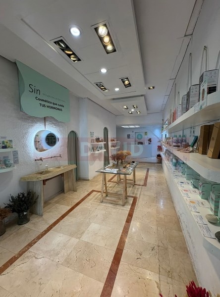 Retail in Barcelona, Barcelona to rent Interior Photo- Image 1 of 6