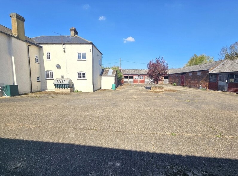 Chalk Hl, Luton for sale - Building Photo - Image 2 of 5