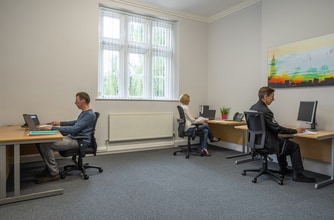 12 Cedar Tree Close, Hilperton to rent Interior Photo- Image 1 of 2