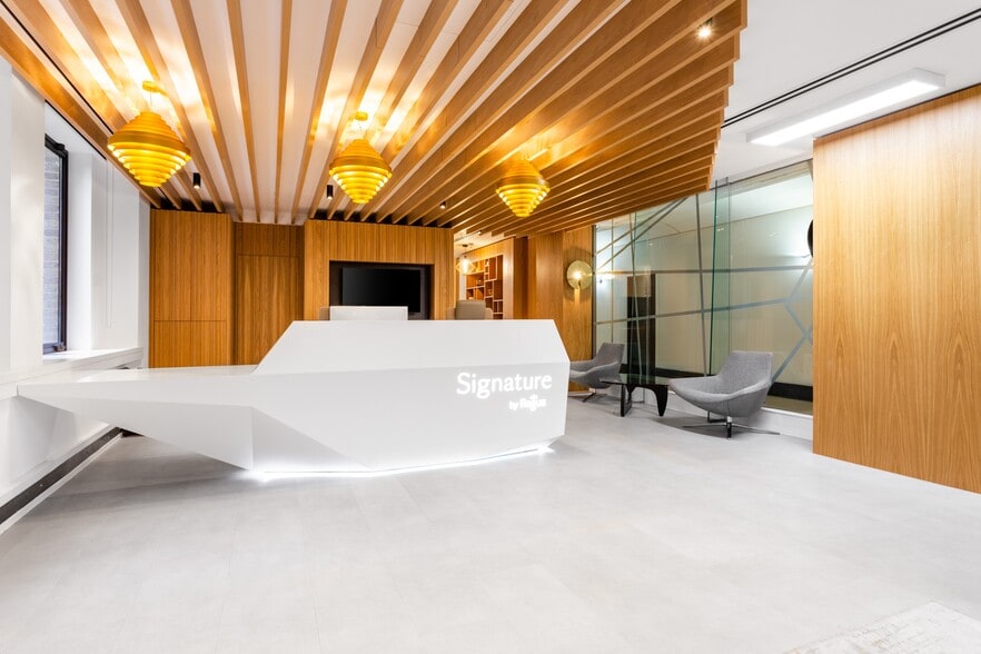 Berkeley Sq, London to rent - Interior Photo - Image 2 of 10