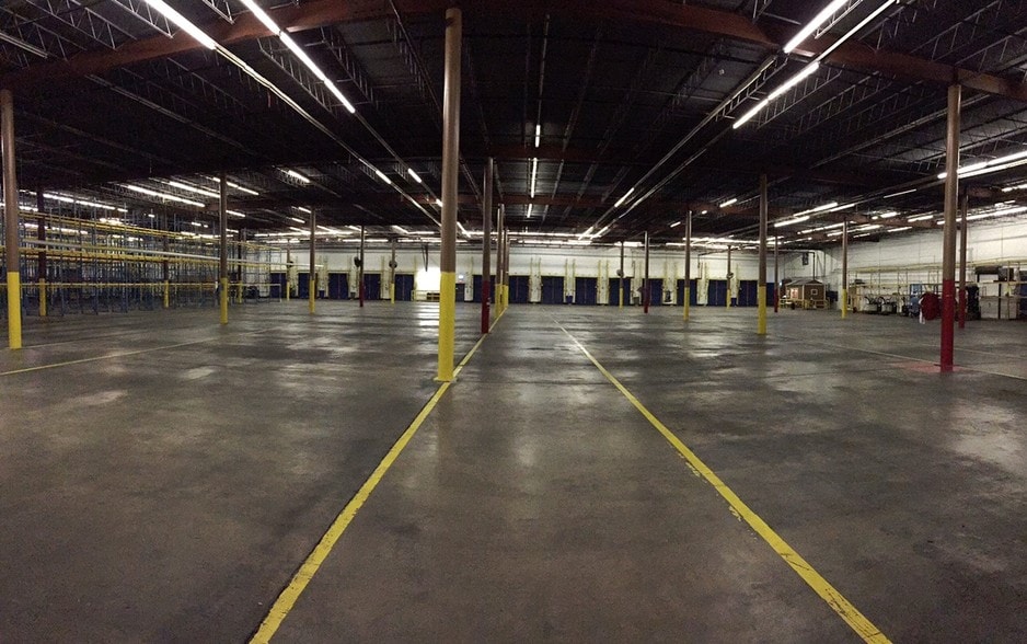 1016 SW Evangeline Trwy, Lafayette, LA to rent - Interior Photo - Image 3 of 3