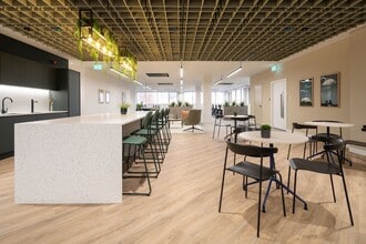 24 Chiswell St, London to rent Interior Photo- Image 2 of 2