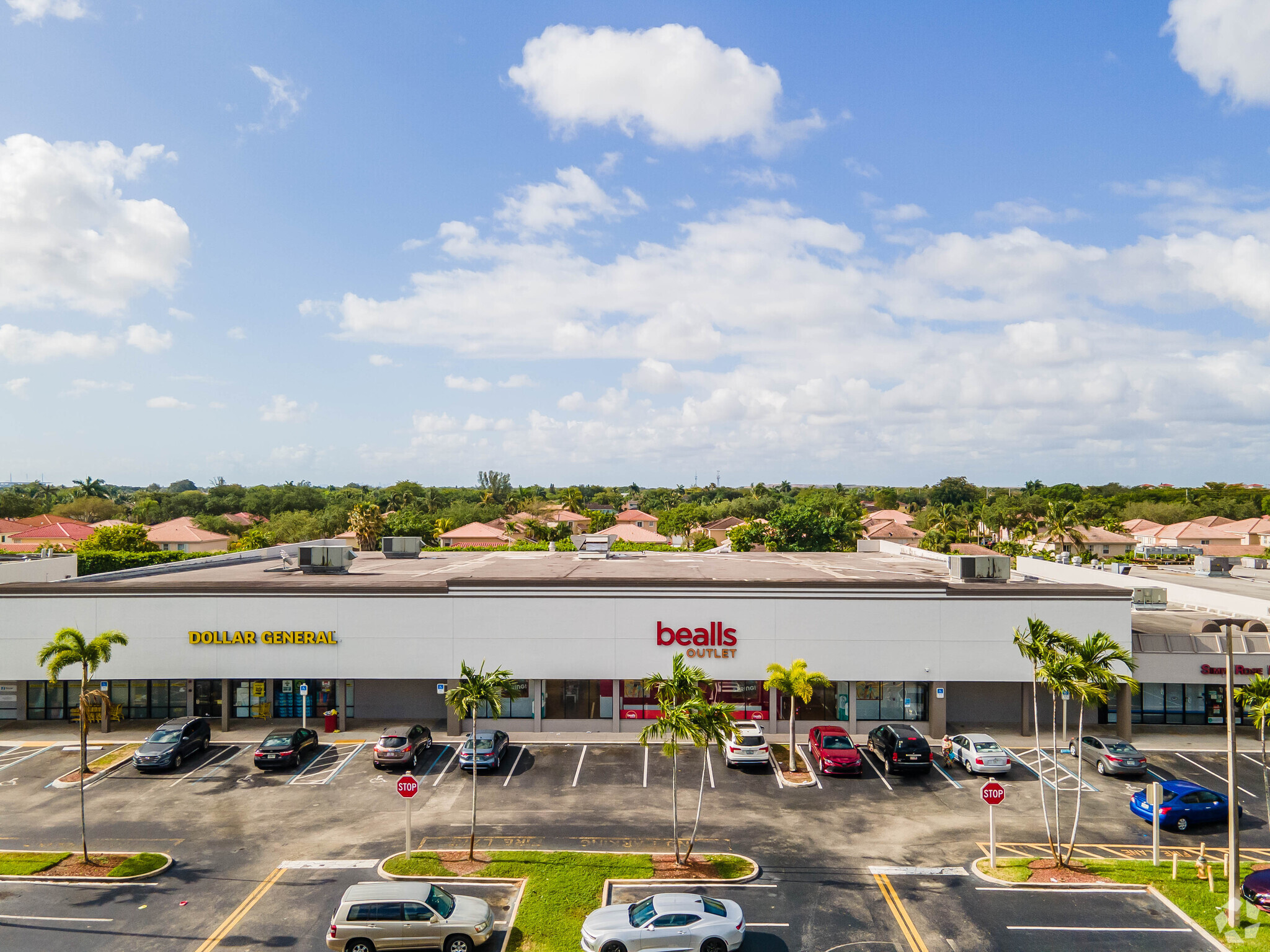 9900-10060 Pines Blvd, Pembroke Pines, FL for rent Building Photo- Image 1 of 14