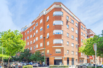 Calle De Fernández De La Hoz, 76, Madrid, Madrid for sale Primary Photo- Image 1 of 3