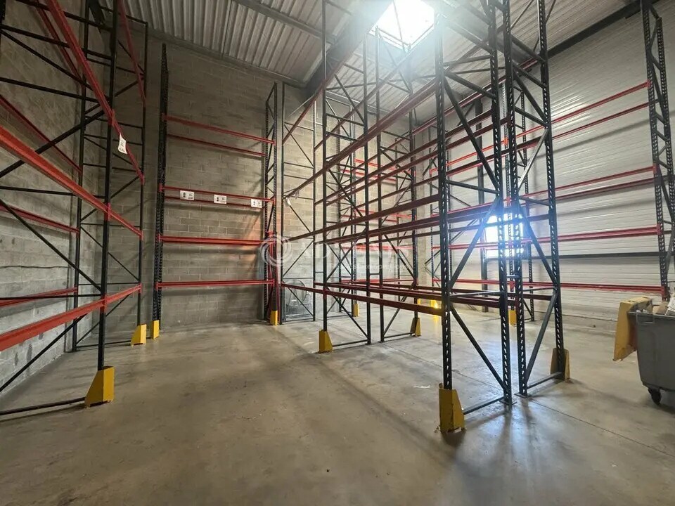 Light Industrial in Goussainville to rent Primary Photo- Image 1 of 7