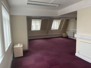 17-18 High St, Newport to rent Interior Photo- Image 2 of 3