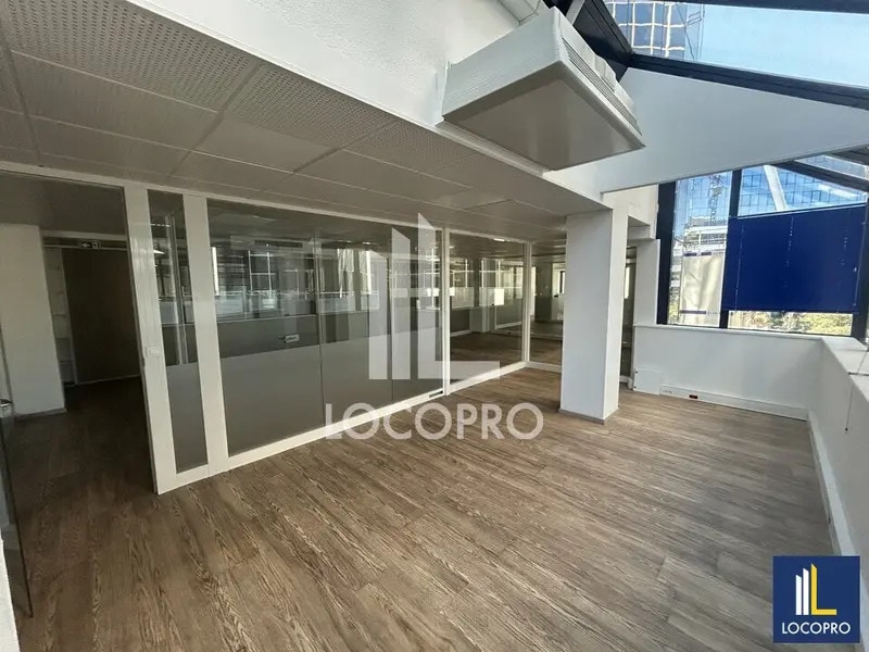 Location Bureaux 142 m² - Photo 1