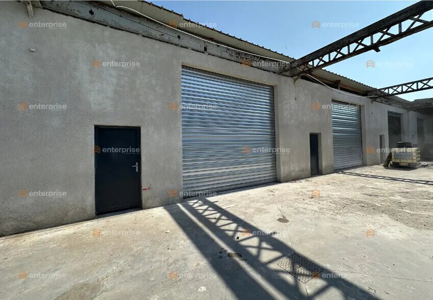 Light Industrial in Roubaix to rent - Building Photo - Image 3 of 4