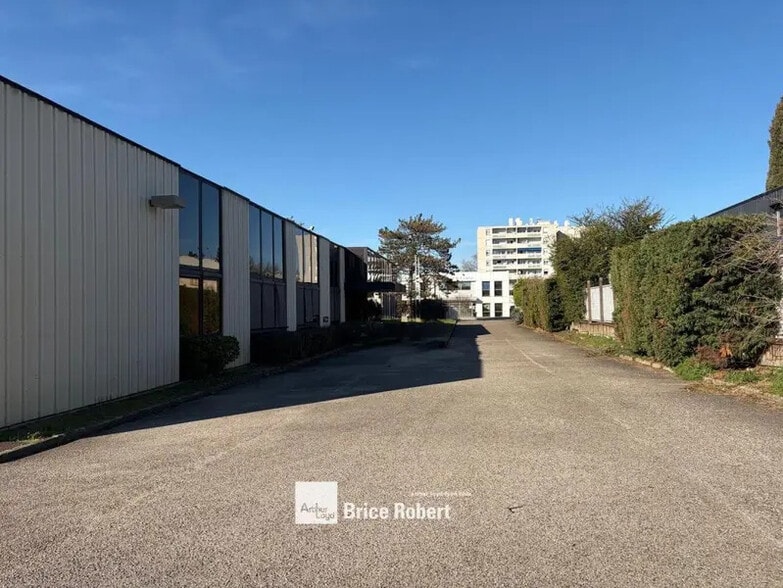 52 Rue Alexandre Dumas, Vaulx-en-Velin to rent - Building Photo - Image 2 of 7
