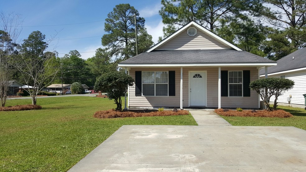 1602 Lexington Cir, Valdosta, GA for sale - Primary Photo - Image 1 of 8