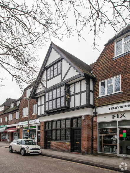 26 Station Appr, Esher for sale - Primary Photo - Image 1 of 1