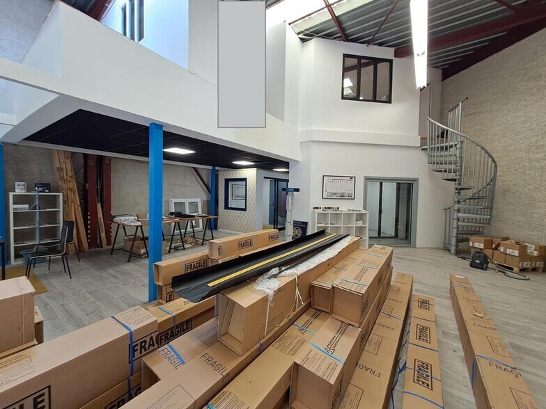 Light Industrial in Lentilly for sale - Interior Photo - Image 3 of 5