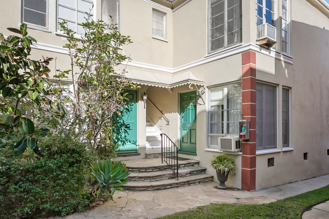 136138 S Peck Dr, Beverly Hills 90212 UK