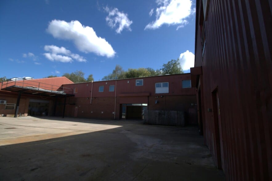 Montague Rd, Warwick to rent - Building Photo - Image 3 of 18