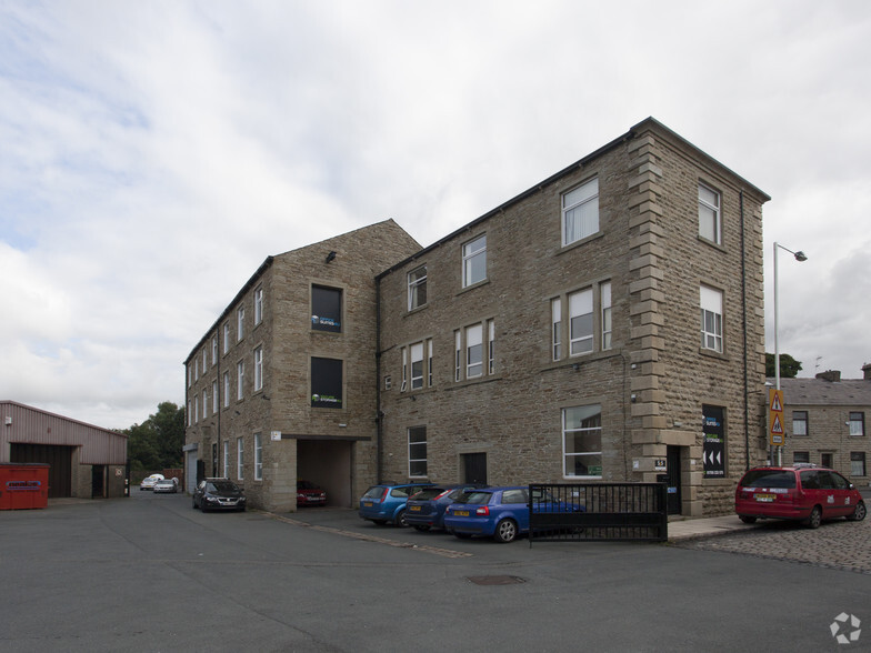 68 Blackburn Rd, Haslingden for rent - Primary Photo - Image 1 of 5