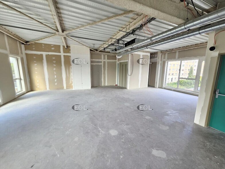 Office in Cachan to rent - Interior Photo - Image 2 of 10
