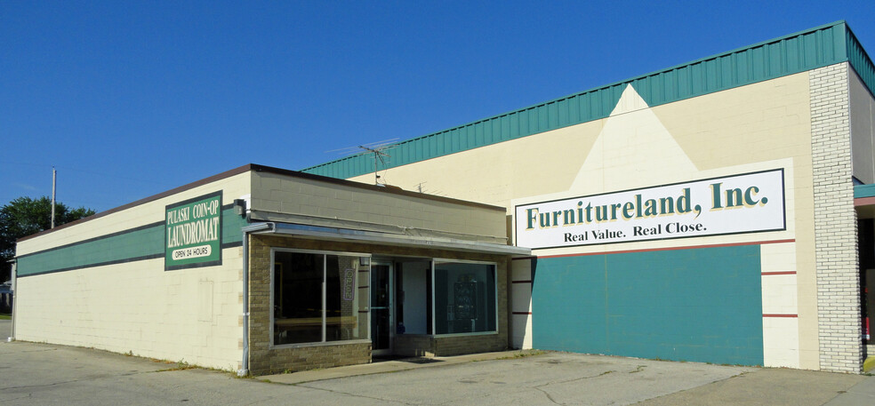 330 E Pulaski St, Pulaski, WI for sale - Building Photo - Image 1 of 1