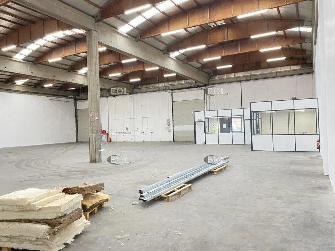 Industrial in Saint-Priest to rent Interior Photo- Image 1 of 32