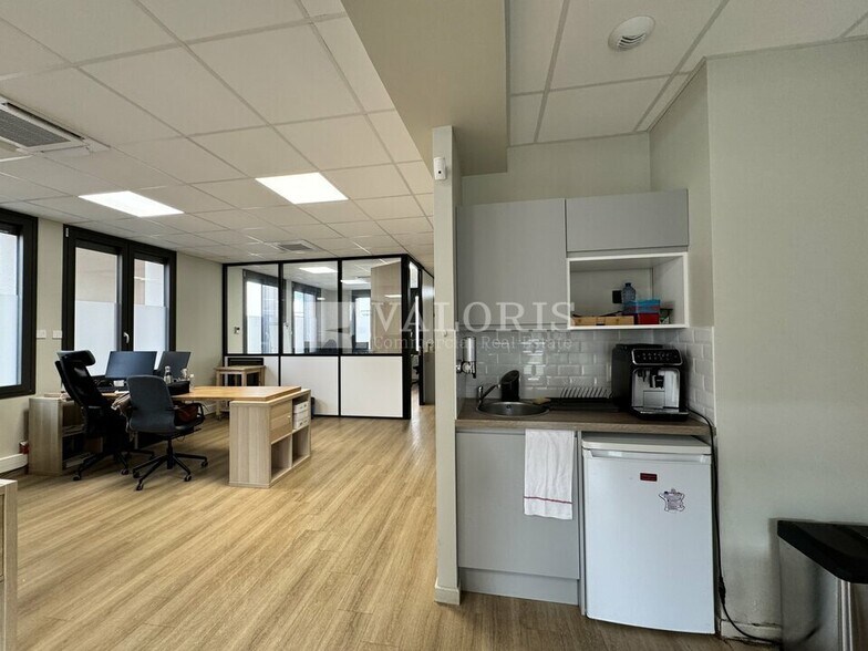 62 Rue Paul Verlaine, Villeurbanne to rent - Building Photo - Image 3 of 5