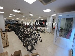 Retail in Manresa, Barcelona to rent Interior Photo- Image 2 of 3
