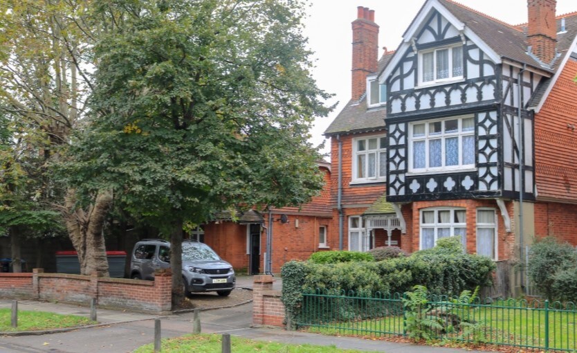 385-387 London Rd, Mitcham for sale Primary Photo- Image 1 of 1