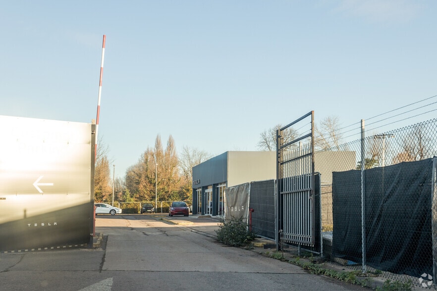 The Causeway, Staines to rent - Building Photo - Image 3 of 3