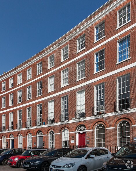 4 Barnfield Cres, Exeter for sale - Primary Photo - Image 1 of 1