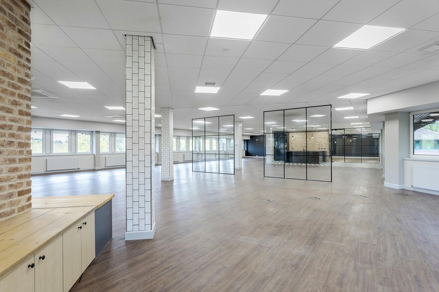 4200-4520 Solihull Pky, Birmingham to rent - Building Photo - Image 2 of 35