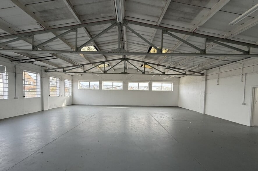 10-15 Station Road Industrial Estate, Hailsham to rent - Interior Photo - Image 1 of 2