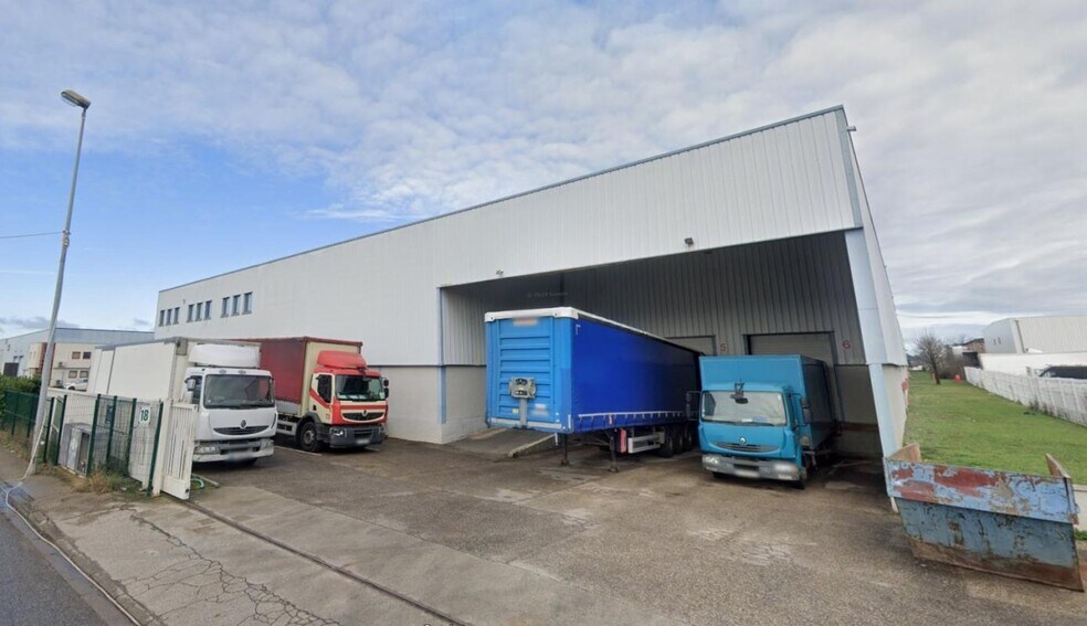 Light Industrial in Genas to rent - Building Photo - Image 3 of 5