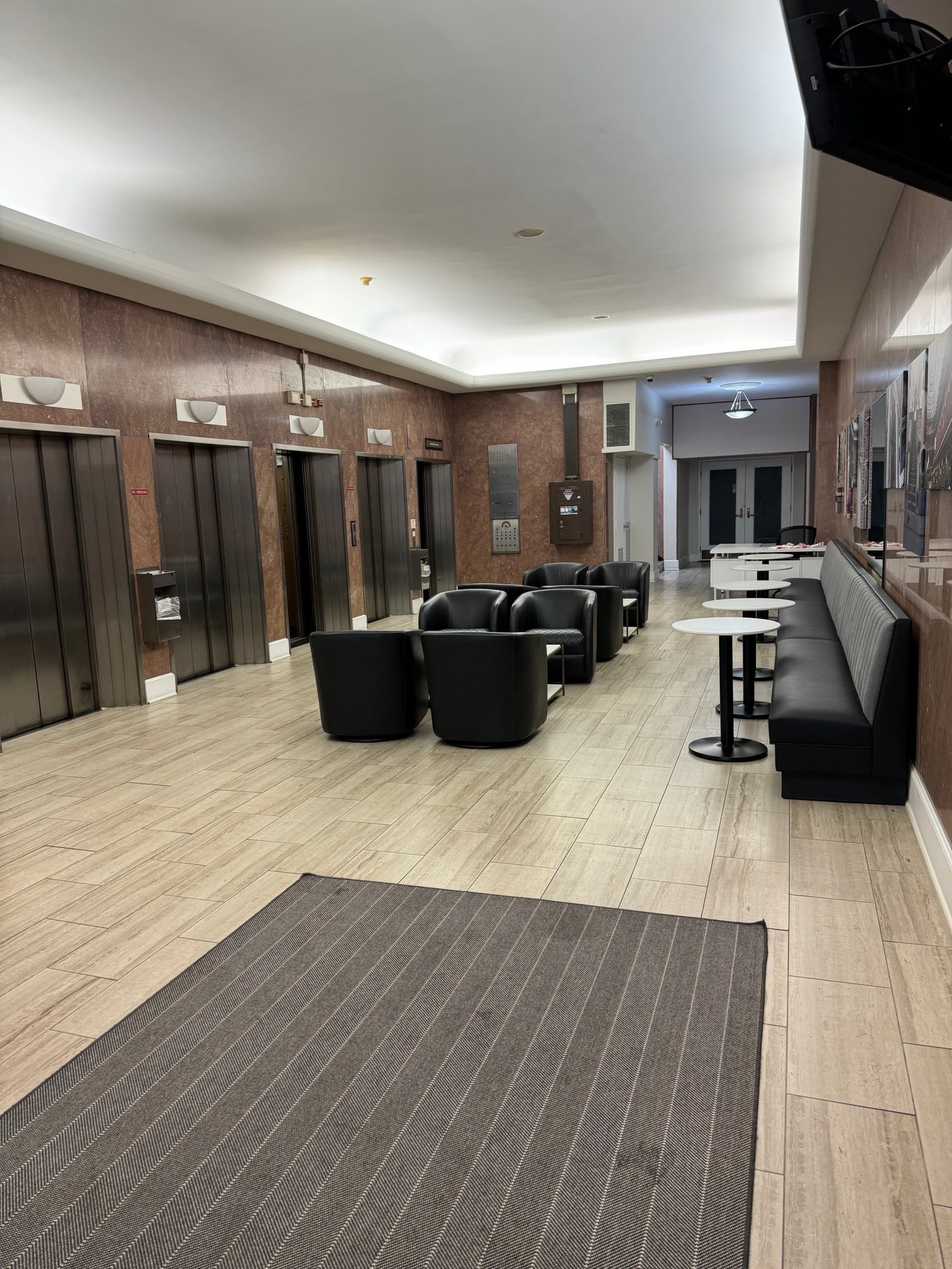 850 Euclid Ave, Cleveland, OH to rent Interior Photo- Image 1 of 5