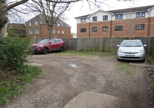 295 Fleet Rd, Fleet to rent Building Photo- Image 2 of 2