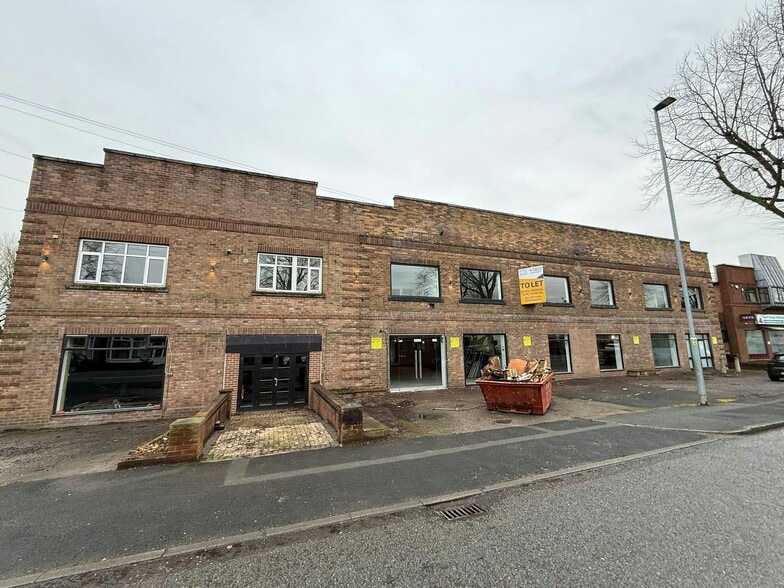 348-350 Wilderspool Causeway, Warrington to rent - Building Photo - Image 2 of 13