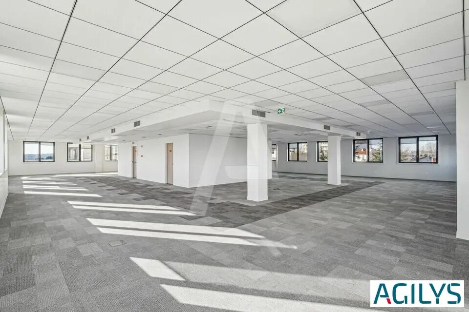 Office in Cachan to rent Building Photo- Image 1 of 14