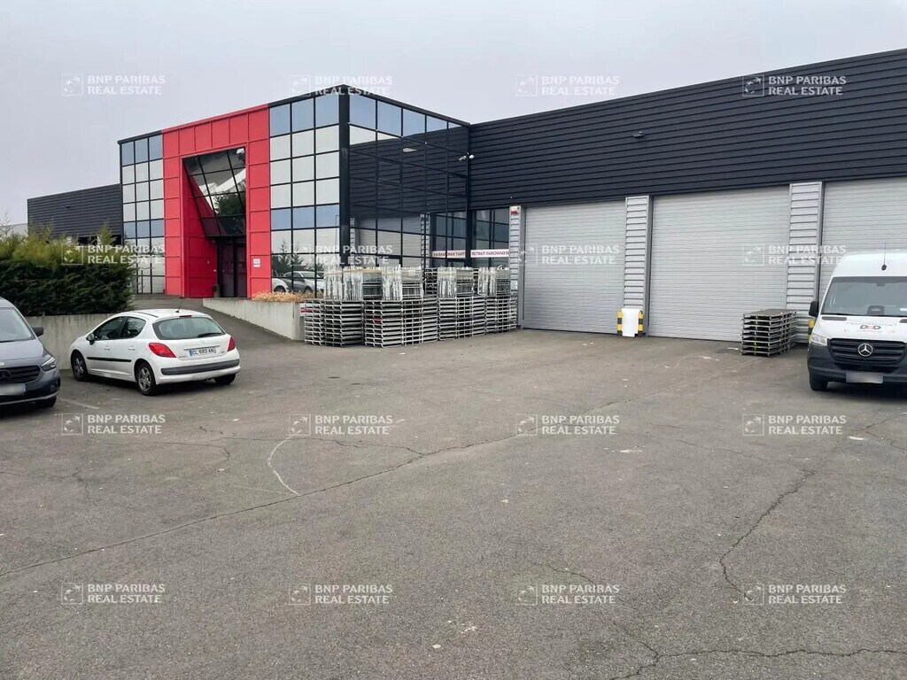 Location Entrepôt logistique 5 230 m² - Photo 1