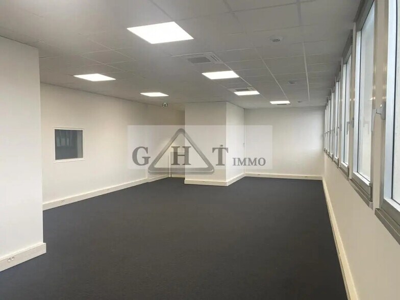 Industrial in Bonneuil-sur-Marne to rent - Interior Photo - Image 1 of 4